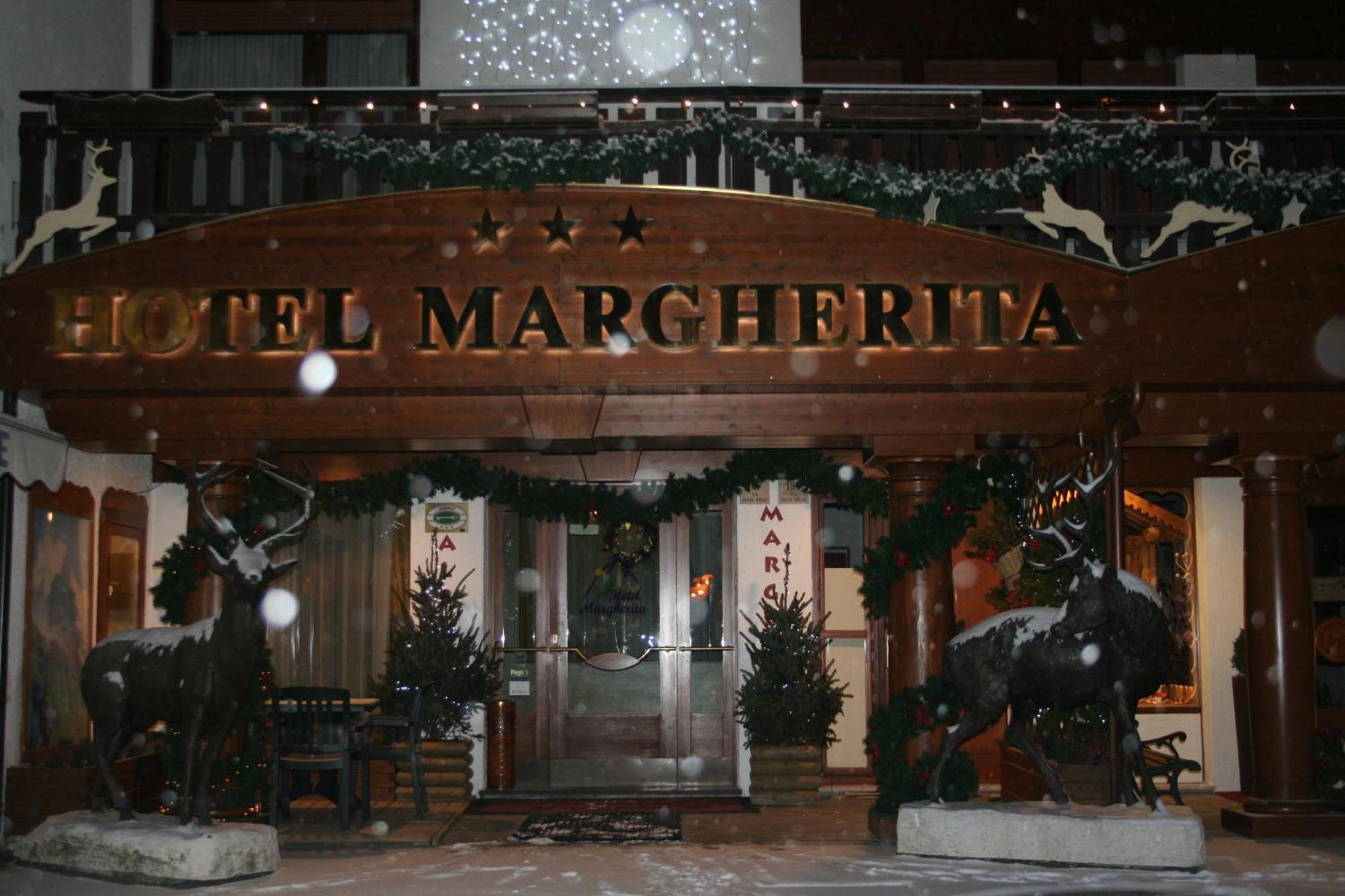 Hotel Margherita サン・マルティーノ・ディ・カストロッツァ エクステリア 写真