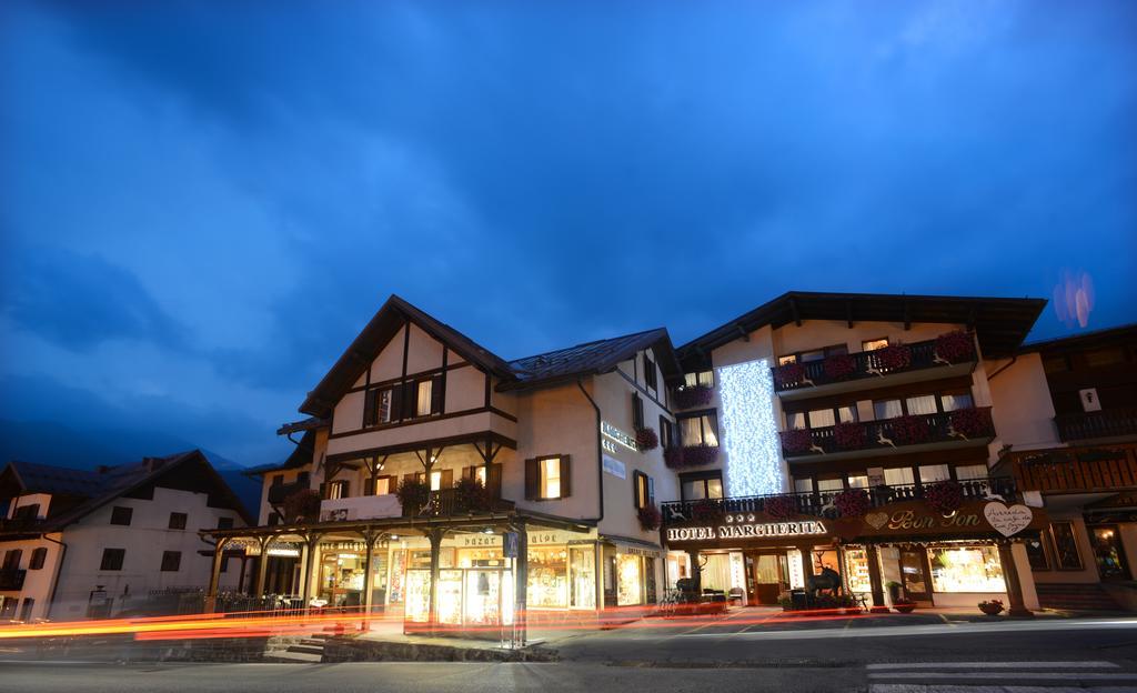 Hotel Margherita サン・マルティーノ・ディ・カストロッツァ エクステリア 写真